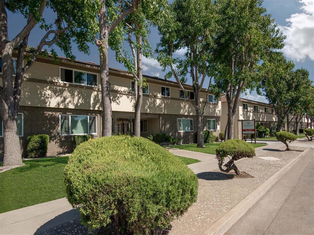 Hamilton Manor Apartments photo 3